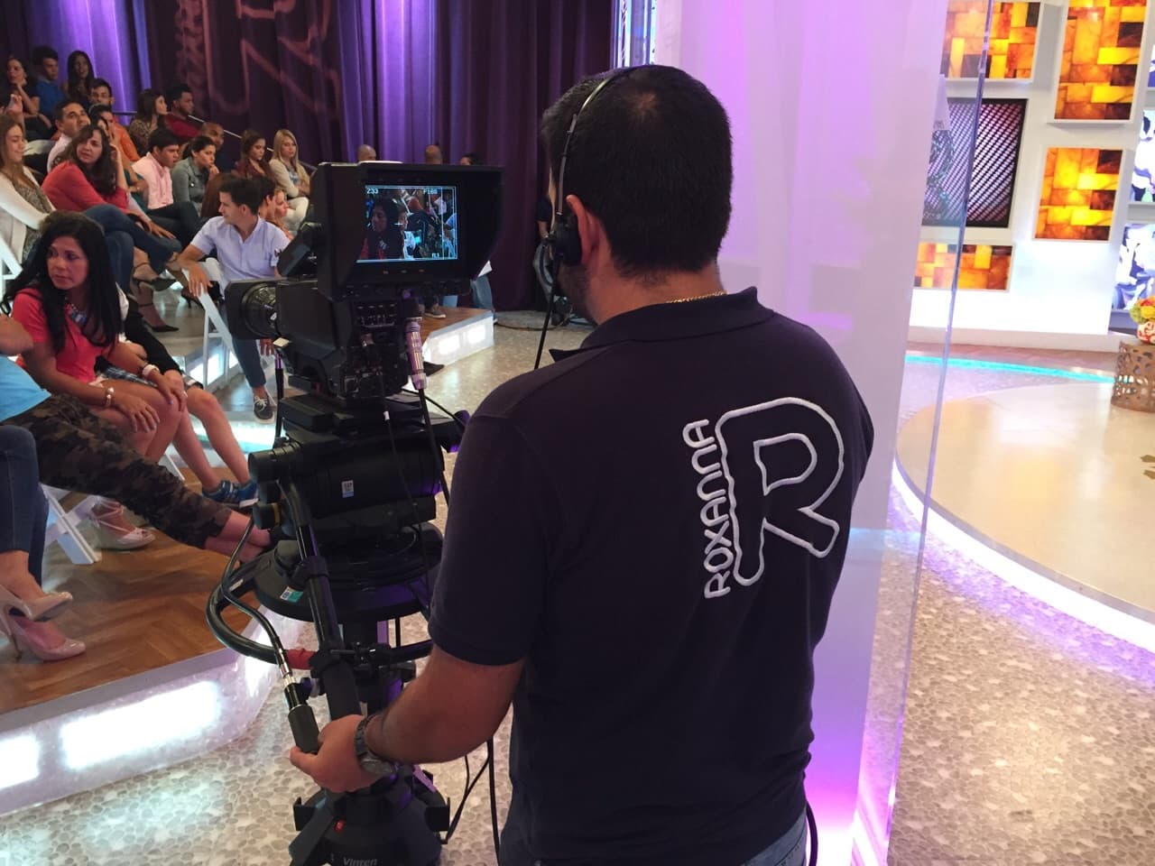 Con la camiseta bien puesta.