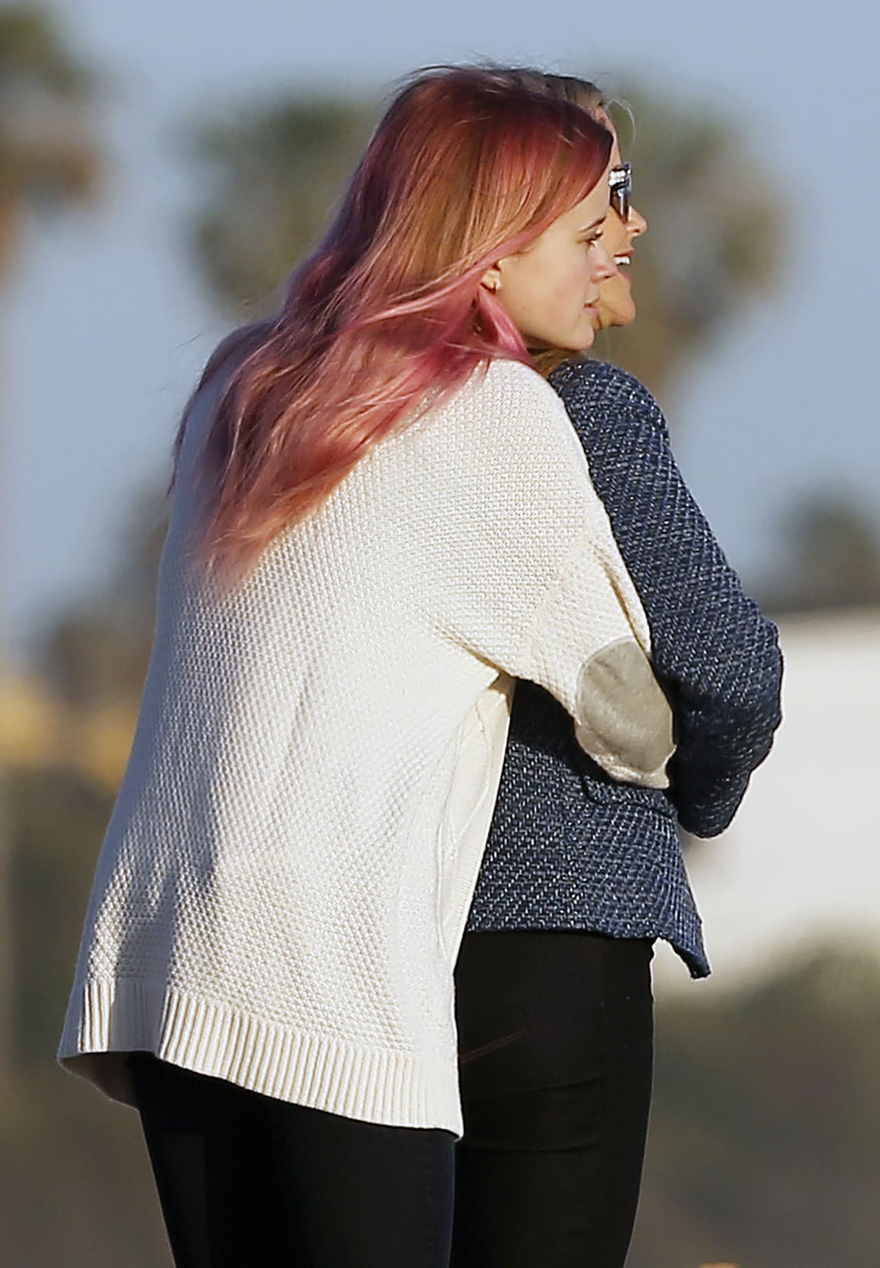 Se nota que se lleva perfecto con Ava, su hija de 16 años.