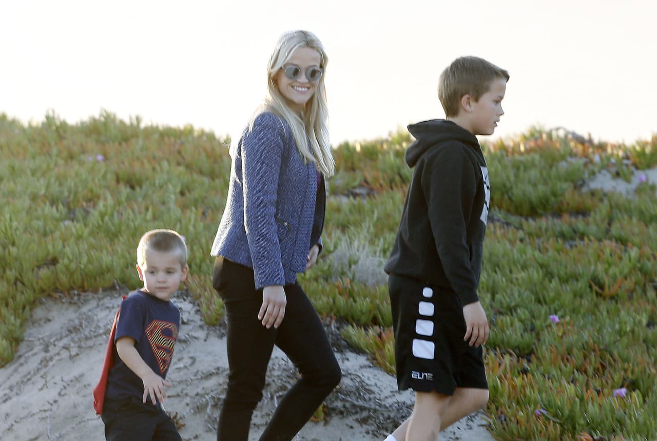 El pequeño Tennesse llevaba una camisa de Superman - con todo y capa.
