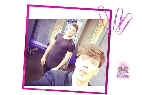 Roger comenzó a los 11 años de edad su carrera dentro de los medios. Durante una década Roger González fue estrella para Disney Channel. Roger es uno de los artistas juveniles más influyentes y queridos en toda América Latina. Actualmente es protagonista del musical “Hoy No Me Puedo Levantar”. Cuenta con más de 1 millón de seguidores en redes sociales. Roger llega a la novena temporada de Nuestra Belleza Latina para traerte todo lo que está pasando en redes sociales. ¡Conócelo!