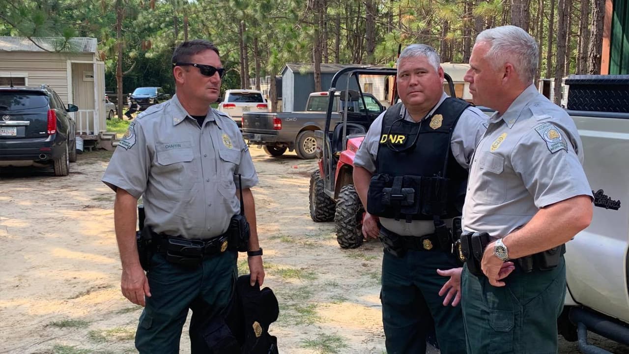 El procedimiento denominado "Operación Amanecer”, se ejecutó en Midville y resultó con 178 personas procesadas por cargos relacionados con peleas de animales o juegos de azar. Se incautaron cerca de 800 gallos, se confiscaron decenas de miles de dólares en ganancias de juegos de azar, así como armas de fuego y drogas ilegales.