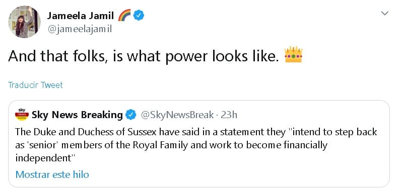 La actriz 
<b>Jameela Jamil</b>, quien fue invitada por Markle para participar en la edición de septiembre de la revista Vogue Reino Unido, que 
<b><a href="https://www.univision.com/famosos/meghan-markle-entrevista-a-su-esposo-y-a-michelle-obama-como-editora-de-vogue-en-el-reino-unido" target="_blank">la duquesa editó</a></b>, compartió la noticia de los Sussex con el 
<b><a href="https://twitter.com/jameelajamil/status/1214988707335294976?ref_src=twsrc%5Etfw%7Ctwcamp%5Etweetembed%7Ctwterm%5E1214988707335294976&ref_url=https%3A%2F%2Fwww.etonline.com%2Famy-schumer-andy-cohen-more-celebs-react-to-prince-harry-and-meghan-markles-mega-royal-news-139138" target="_blank">siguiente comentario</a></b>: "Y así amigos, es como se ve el poder".