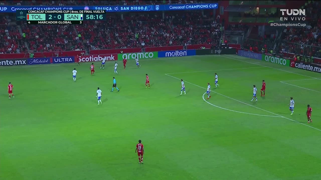 ¡GOL!  anota para Toluca. Jesús Angulo