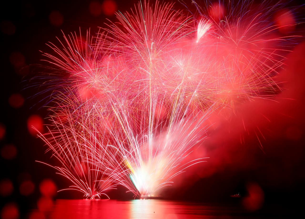 Una ligera llovizna no ha impedido las celebraciones en Manila, Filipinas.