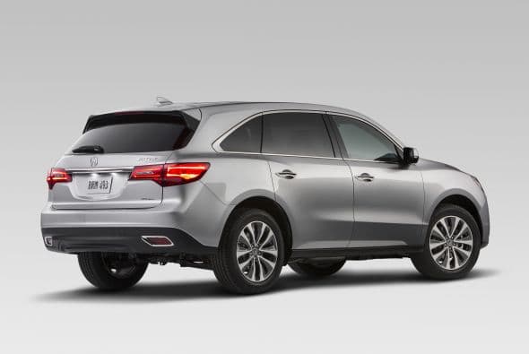 SUVs Medianas de Lujo: Acura MDX 2015- Incorpora el paquete de seguridad avanzada AcuraWatch, formado por el sistema de conservación de carril, asistente de frenado inteligente de colisión frontal, control de velocidad de crucero adaptativo con función de seguimiento a baja velocidad, frenos ABS y sistema de monitoreo de punto ciego. Las tres filas de asientos están protegidas con múltiples bolsas de aire.