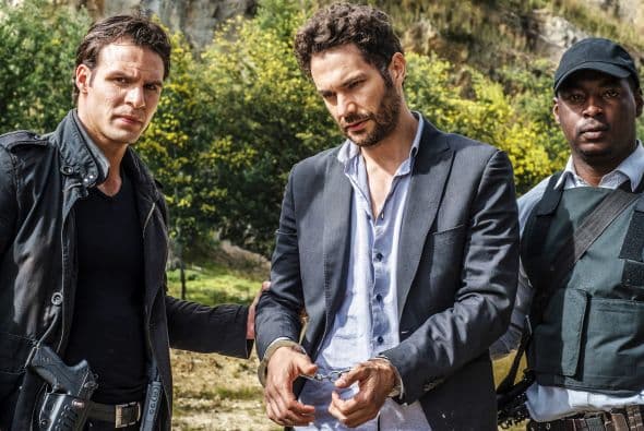 Los agentes lograron ubicar a Julián y Ricardo y no dudaron en arrestarlos para comenzar el jucio que probaría su inocencia y culpabilidad.