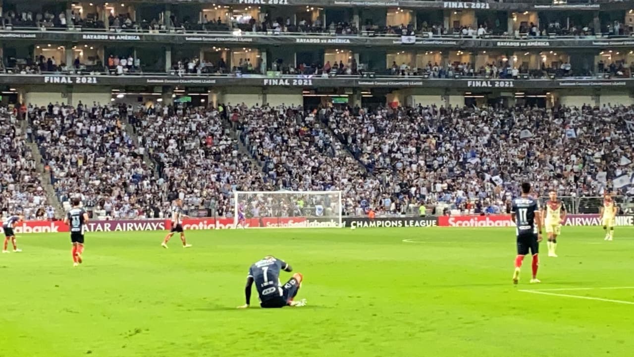 Sebastián Cáseres comete un grave error en el área y le regala el único gol del encuentro a Rogelio Funes Mori y levantan la Concacaf Liga de Campeones.