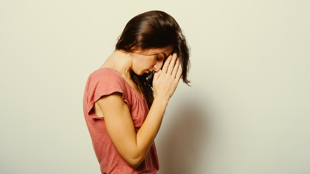 "Me comunico amorosamente y no discuto por cosas sin importancia. Mi comunicación será más fluida y desaparecerán los malos entendidos. Así sea y así será...".