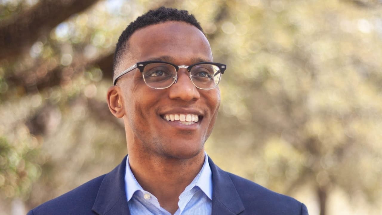 Menefee derrota a Al Green y se queda con la primaria demócrata del Distrito 18 en Texas, según AP 