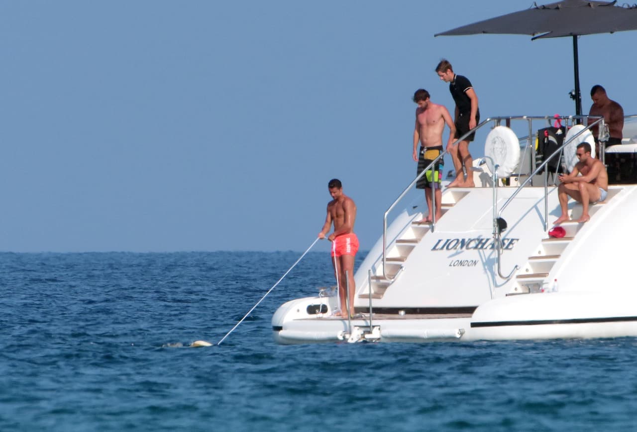 Cristiano se encargó de pescar para darle de comer a sus invitados.