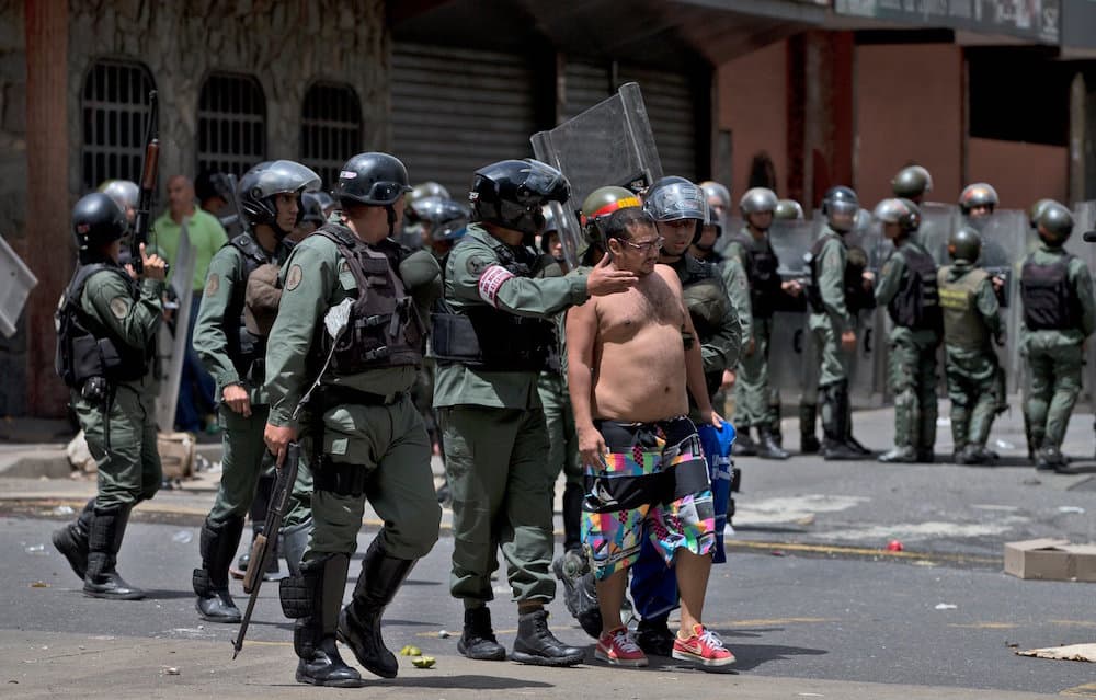 Detenidos en los enfrentamientos en Caracas, en demanda de comida.