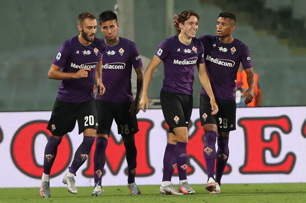 Con resultados de Hellas Verona 3-0 SPAL, Lazio 2-0 Brescia, Sampsoria 1-4 Milán, Sassuolo 5-0 Genoa, Udinese 1-2 Lecce, Fiorentina 4-0 Bologna y Torino 2-3 Roma, la penúltima jornada del futbol italiano.