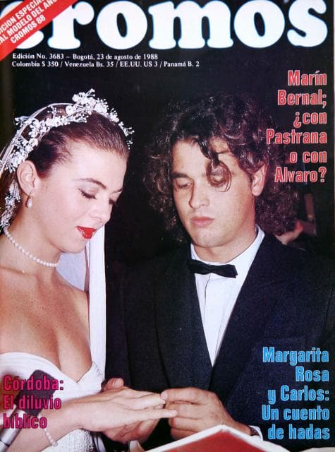 Los fans se dieron cita en la iglesia de La Merced para atestiguar cómo finalmente se casarían "dos personajes de ficción en la vida real", según ella misma escribió en una crónica que publicó en 
<a href="https://www.elespectador.com/cromos/estilo-de-vida/el-dia-en-que-me-case-con-carlos-por-margarita-rosa-de-francisco/" target="_blank">El espectador</a>.