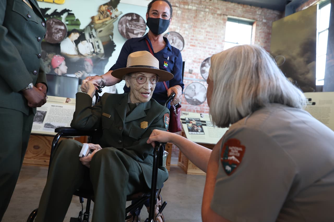 Soskin pasó más de una década trabajando en el Rosie the Riveter/WWII Home Front National Historical Park luego de que en 2011 se unió al servicio de tiempo completo. El parque, ubicado en Richmond, California, destaca el trabajo y las experiencias de los civiles en el frente de la Segunda Guerra Mundial.