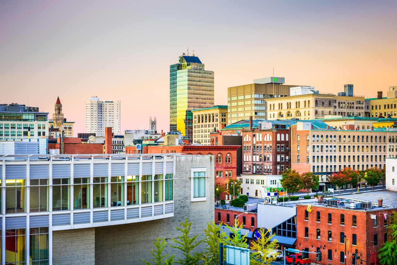 <b>Puesto 20. Worcester, Massachusetts-Connecticut</b>
<br>
<br>Aumento de los asesinatos en 5 años: 122.2%.
<br>
<br>Asesinatos en 2014: 0.9 por cada 100,000 habitantes.
<br>
<br>Asesinatos en 2019: 2.0 por cada 100,000 habitantes.
<br>
<br>Variación en los delitos violentos en 5 años: -26.3%.
<br>