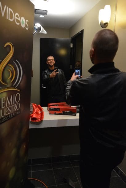 La 'selfie' que no puede faltar en sus redes sociales es la que siempre está de moda... ¡frente al espejo!