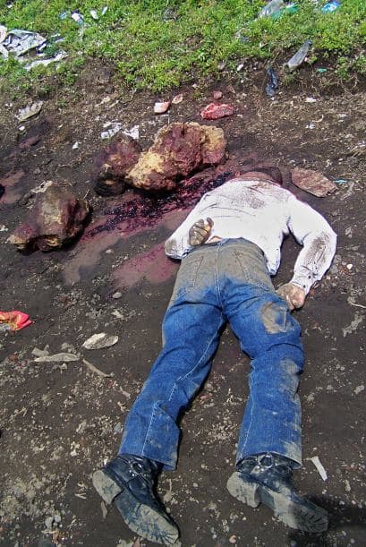 Algunos de los narco-mensajes de la Familia Michoacana suelen estar acompañados del cuerpo sin vida de sus víctimas y con frases como "Esto es Justicia Divina" o "Sépanlo bien, esto es justicia divina".