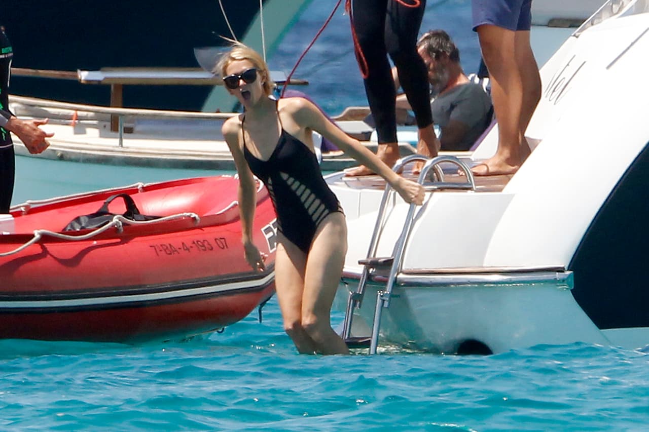 Llegó el momento de refrescarse, al parecer el agua estaba fría.