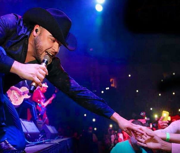 El video, que ya ha causado diversas reacciones en redes sociales, ya se ha pedido por parte de autoridades que sea retirado, principalmente por el momento tan sensible que se vive en torno a la violencia en contra de las mujeres.