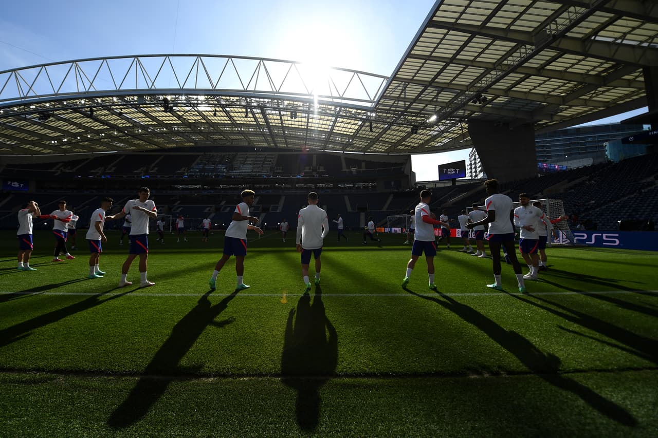Último entrenamiento y listos… Chelsea y Manchester City reconocieron la cancha del Do Dragao y están listos para la Final de la UEFA Champions League que disputarán este sábado en Porto.