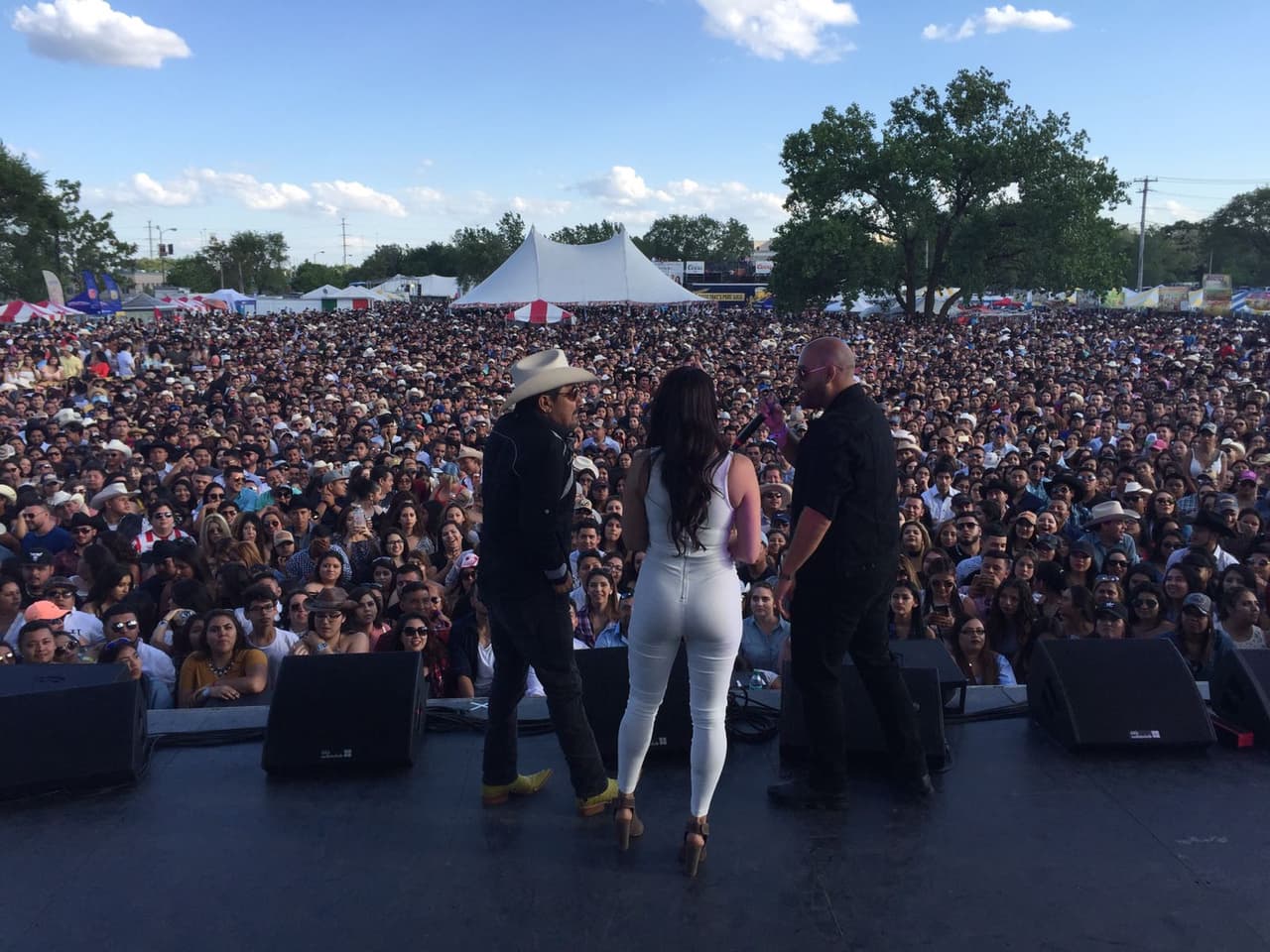 Para Raúl 'El Pelón', Carla Medrano y El Feo será muy difícil borrar de sus mentes lo vivido en la ciudad de los vientos después de este gran evento al lado de La Arrolladora Banda El Limón, Gerardo Ortiz, Calibre 50 y más.