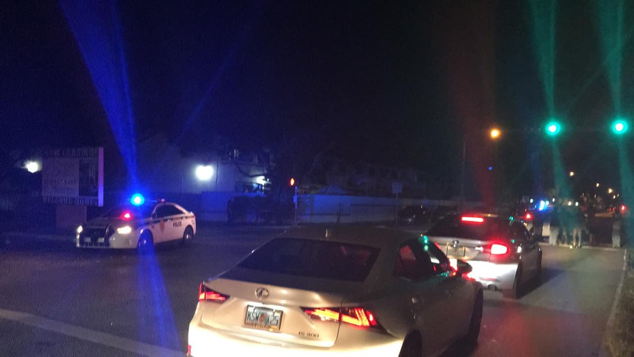 Dos personas heridas tras recibir disparos desde un vehículo en movimiento en el noroeste de Miami-Dade