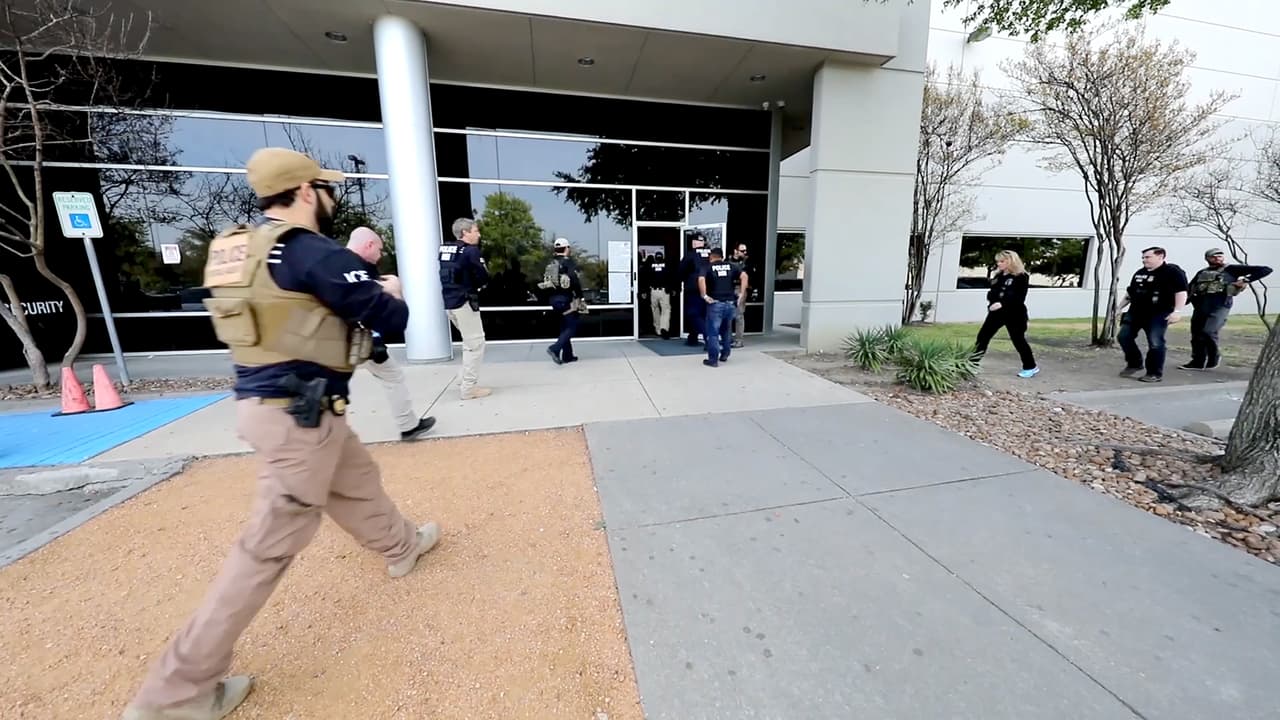 Berger afirmó que la redada fue realizada en el marco de una investigación criminal en proceso y la consideró como la mayor que han realizado en los últimos 10 años.