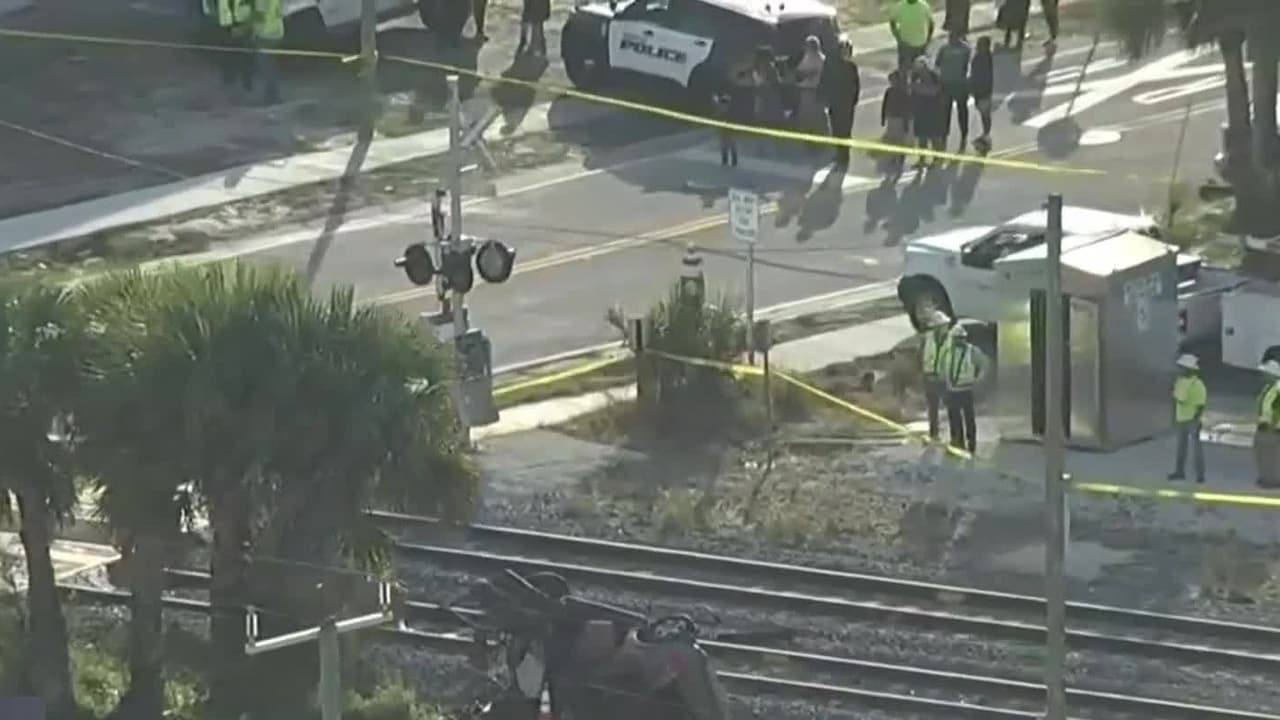 Un muerto y tres heridos tras choque de tren Brightline contra una camioneta en Melbourne
