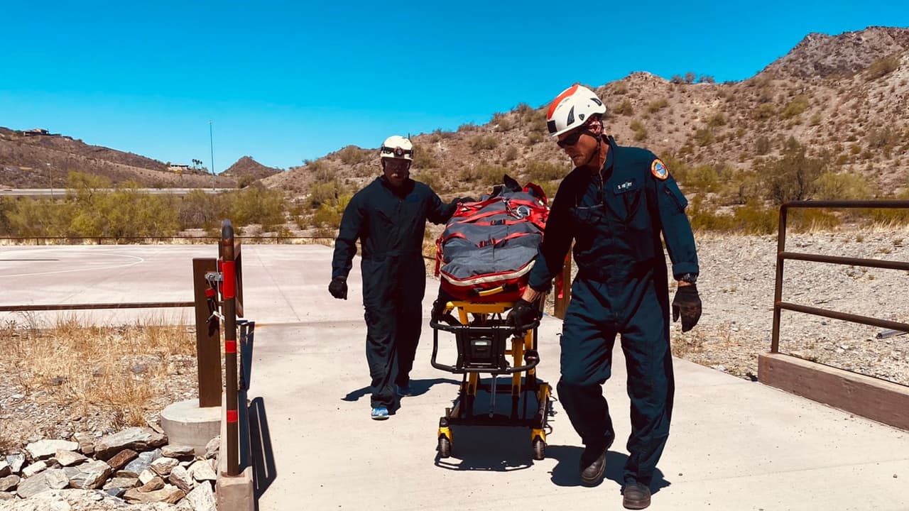 Tuvieron que solicitar la ayuda de un helicóptero para acceder hasta el punto donde estaba el excursionista.