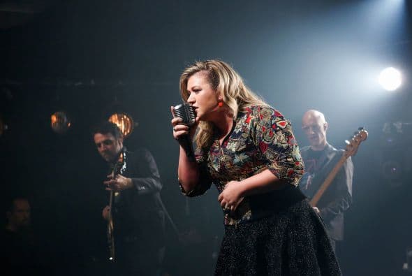 "Cuando escuché por primera vez a B.B. King él cantaba The Thrill Is Gone. La manera en que tocaba y cantaba trajo lágrimas a mis ojos", dijo Kelly.