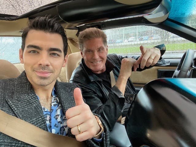 Este 11 de febrero, el actor David Hasselhoff publicó una foto en Instagram, en la que presumía estar en Berlín con Joe Jonas.
