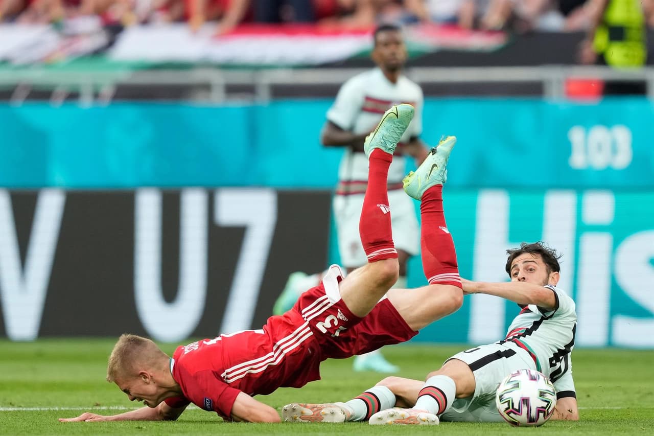 Portugal salva el resultado y derrota a Hungría 3-0 durante el partido del Grupo F en la Euro 2020. La primera parte del partido empataban a cero, pero Raphael Guerreiro ponía el primer tanto al minuto 84 y Cristiano Ronaldo se encargó de cerrar el partido con doblete, sumando los primeros tres puntos para los lusos.