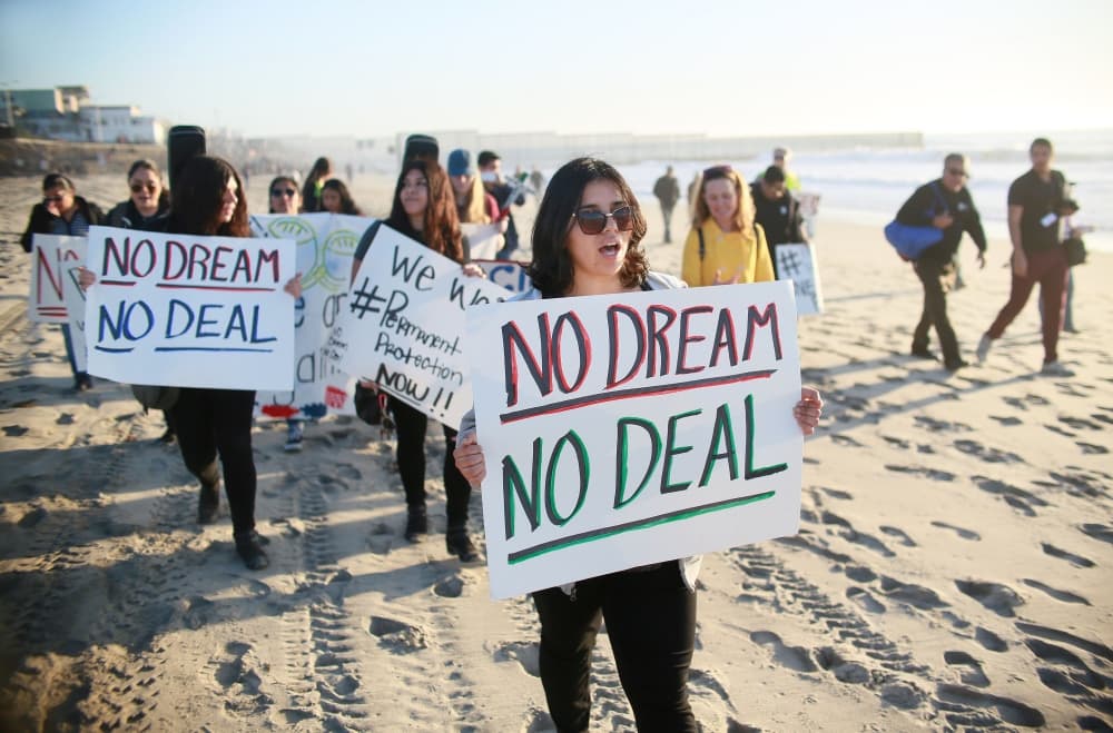 Los dreamers recordaron a los legisladores que sin la aprobación del Dream Act, no puede haber trato.