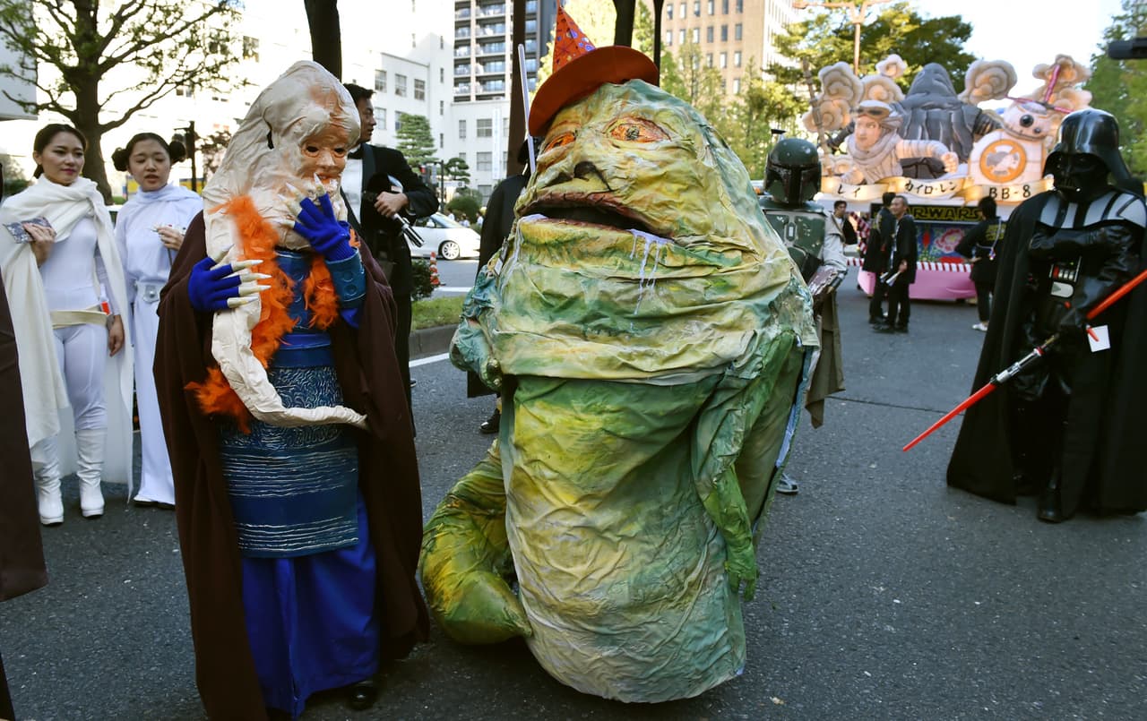 Jabba el Hutt ha adelgazado debido a las constantes dietas, ¡pues quería en Halloween comer muchos dulces!