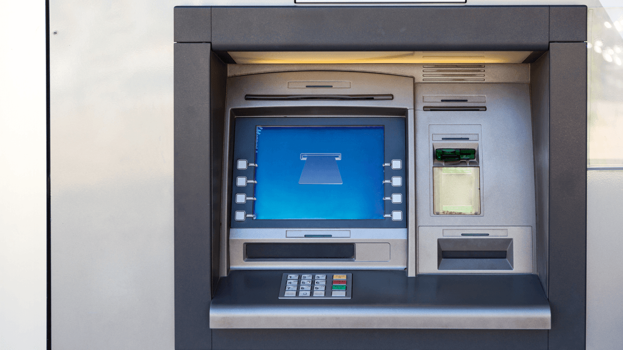 "Me cambiaron la tarjeta por una falsa": roban $2,100 a una mujer de Dallas en cajero automático

a una residente de Dallas le roban $2,100 cuando estaba en un cajero automático

Roban sin pistola: 