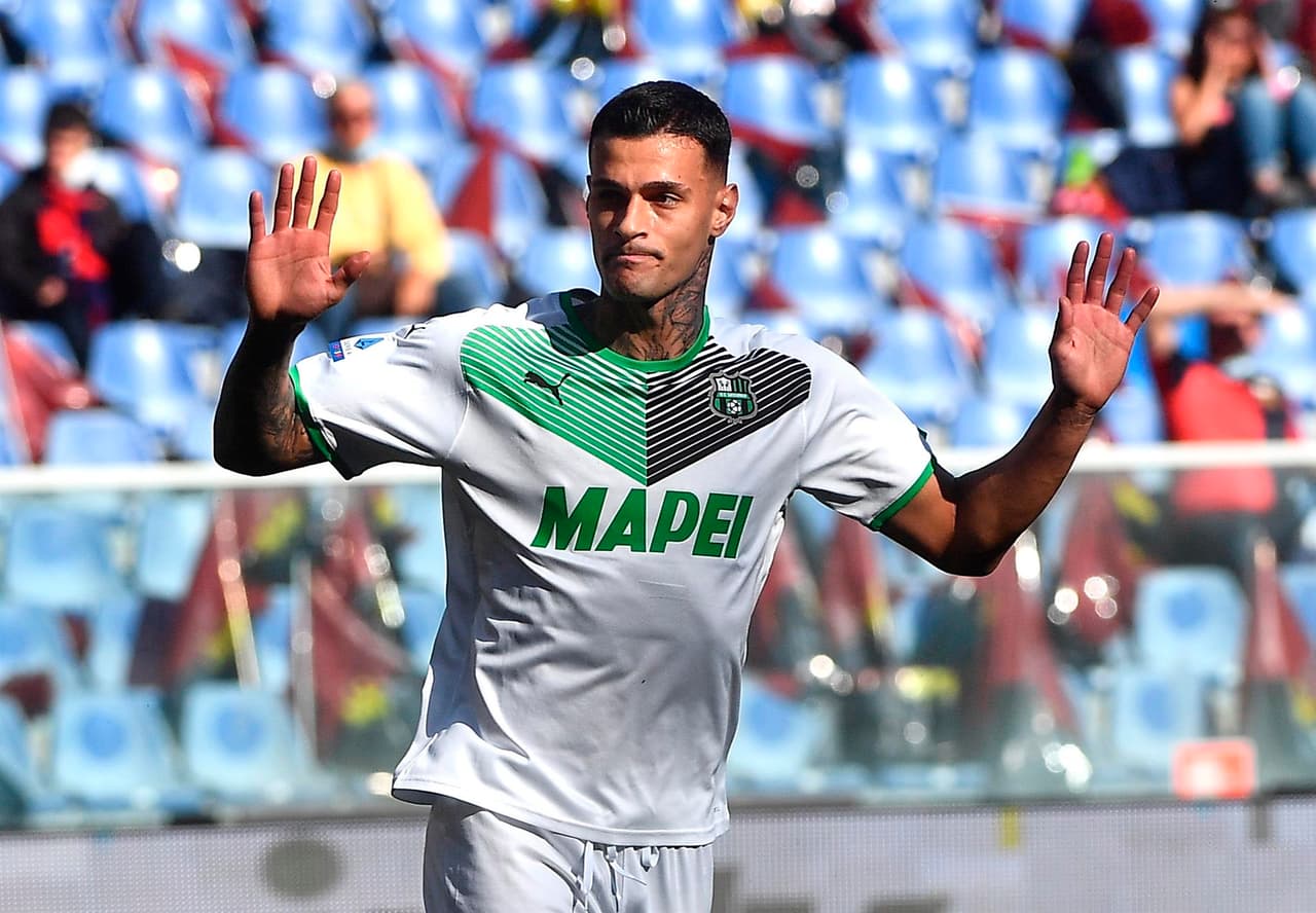 Genoa empata de último minuto ante el Sassuolo 2-2 en la J8 de la Serie A. Gianluca Scamacca le daba ya el 2-0 a los neroverdi, pero Mattia Destro (27') y el mexicano Johan Vásquez se encargaron de igualar el encuentro y rescatar puntos.