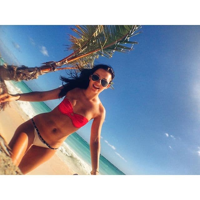 Y por supuesto, nos encanta ver sus súper sexys fotos.