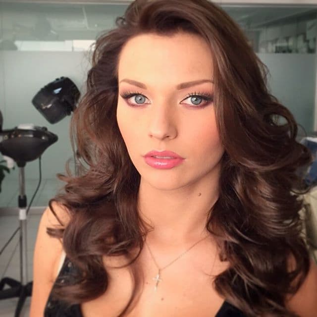 Amamos verla llenar de luz nuestras pantallas.