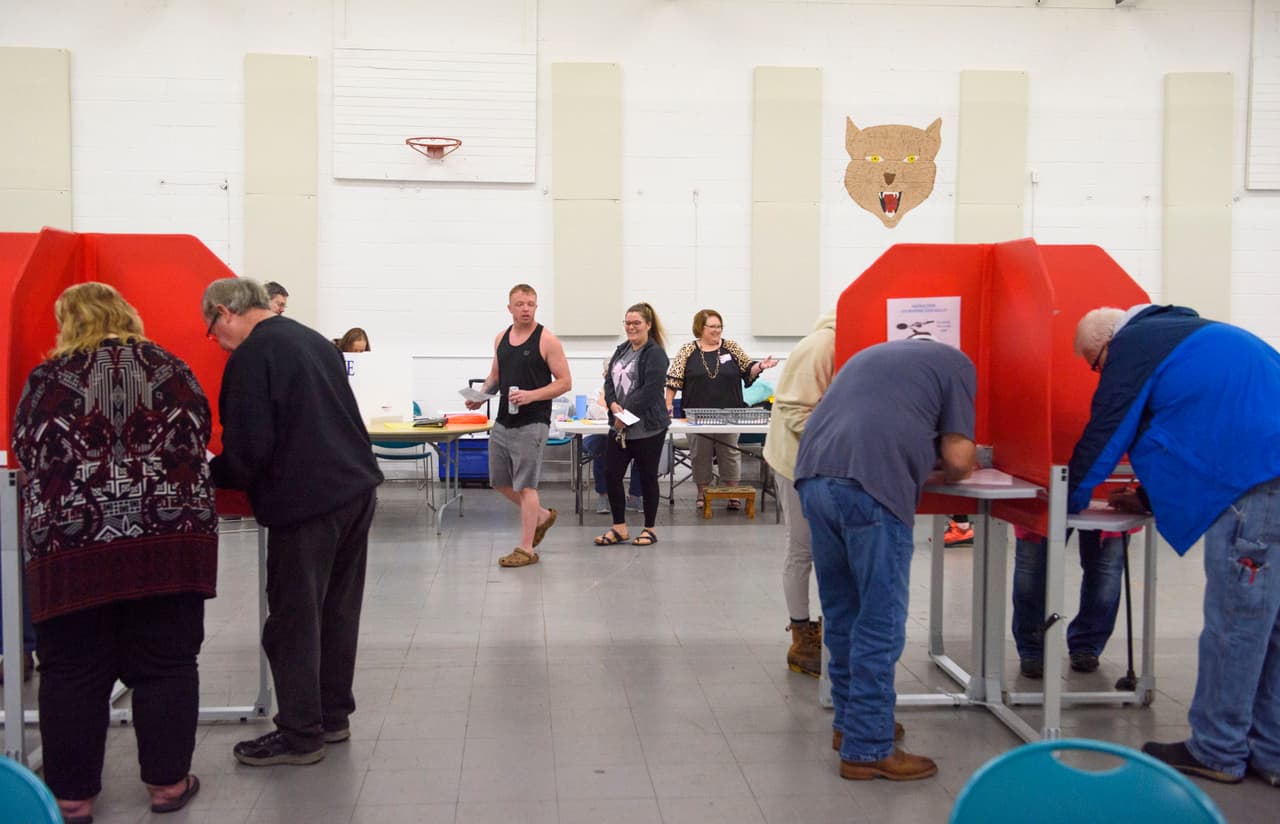 La jornada electoral se inició puntualmente a las 6:30 a.m. con una gran afluencia de votantes, donde se observaban largas filas desde temprano.