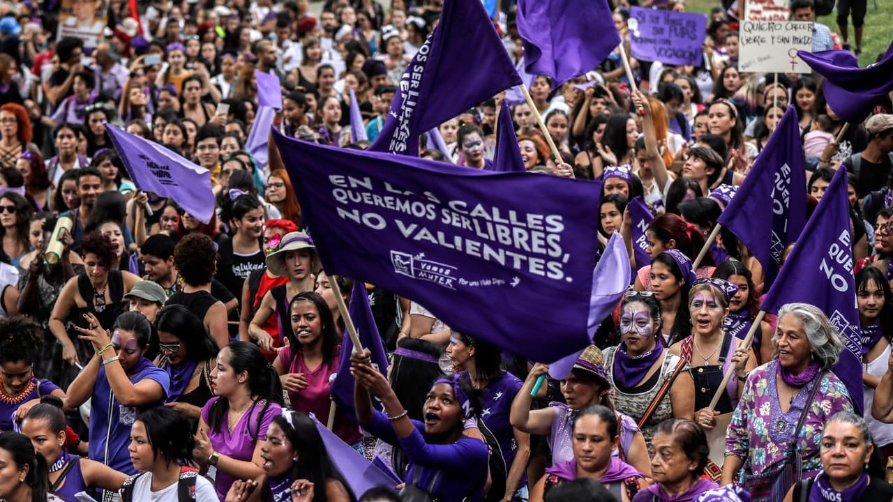 Multitudinarias marchas se llevaron a cabo en varios países de Latinoamérica en las que también se abogó por la legalización del aborto y se pidió un freno a los casos de violencia contra las mujeres.