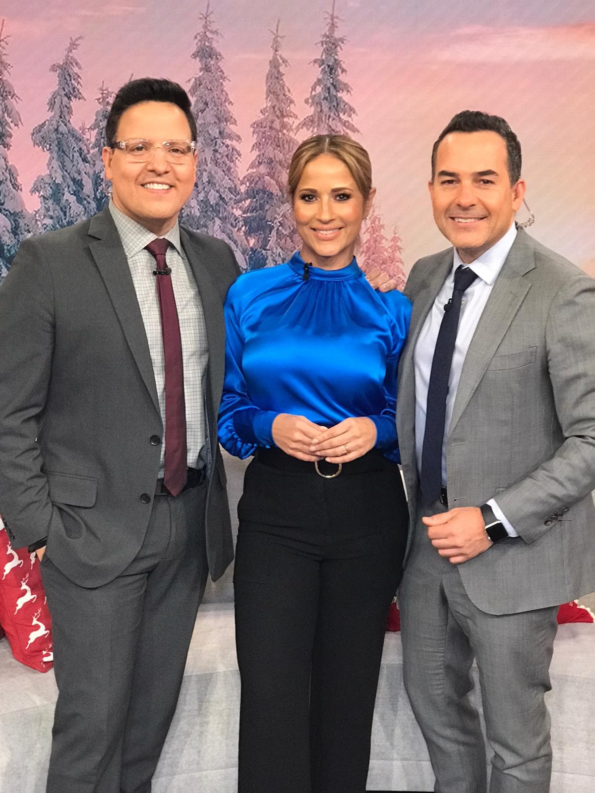 Fue el lunes 2 de diciembre que se presentó a primera hora y junto al equipo dio la información más relevante para el público hispano.