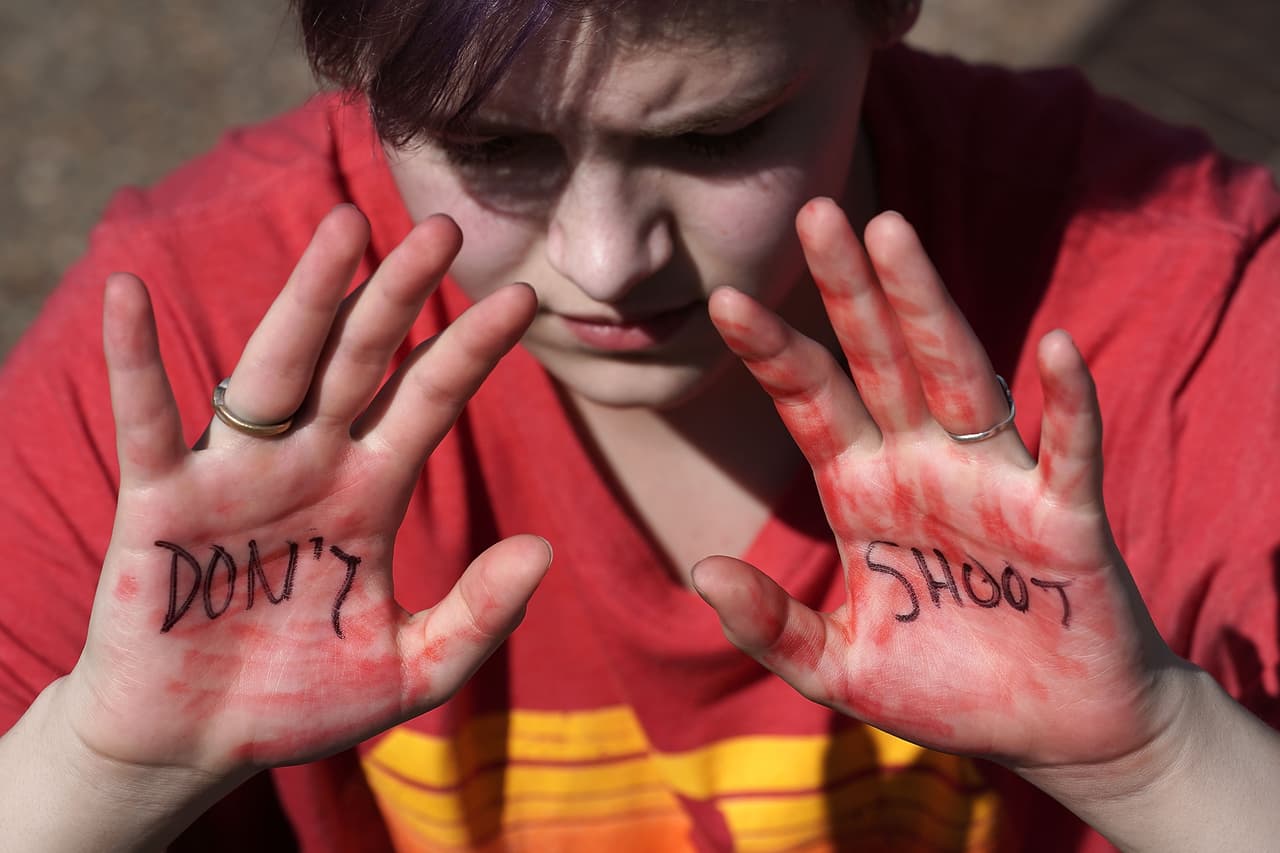 Los estudiantes de Parkland también se enfrentan a teorías conspirativas que buscan desacreditarlos