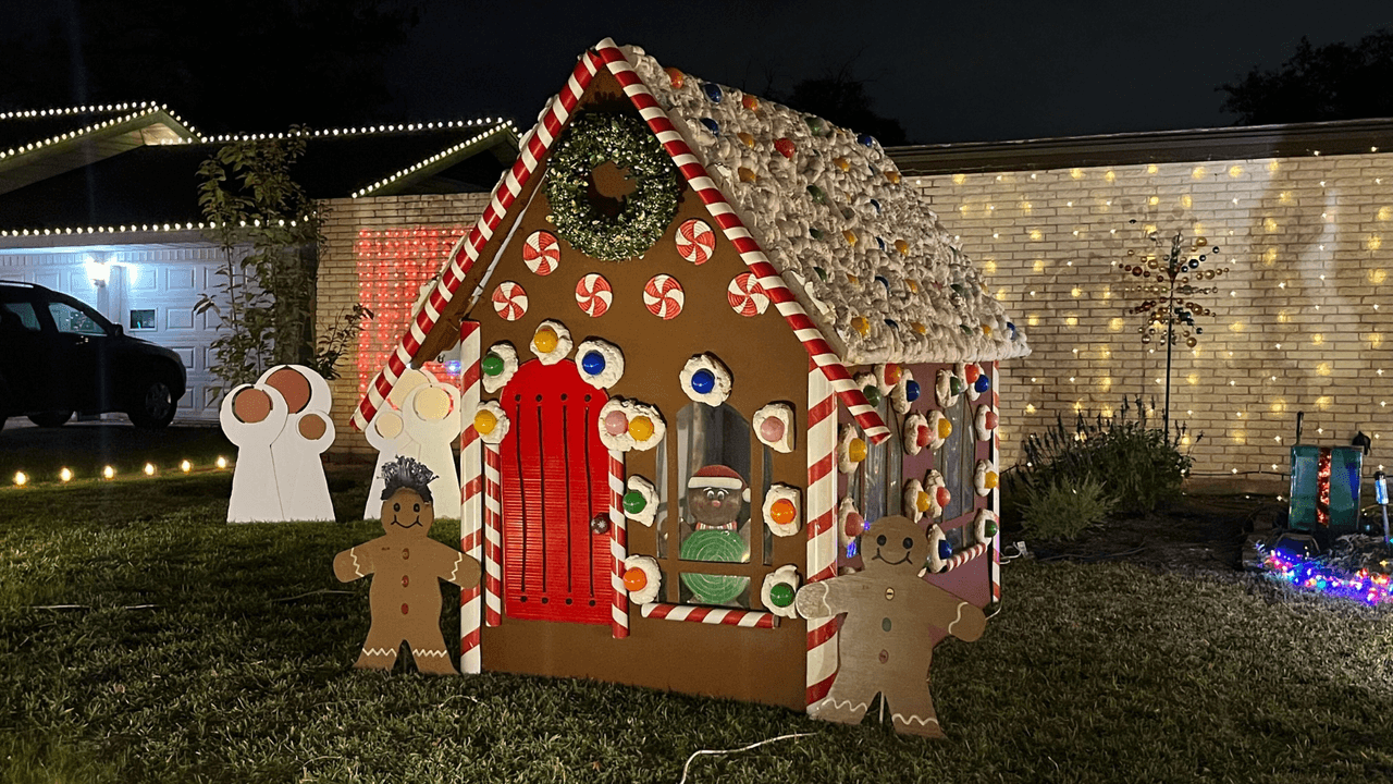 En este barrio, hay bomberos dando mapas a las personas y el donativo es opcional.