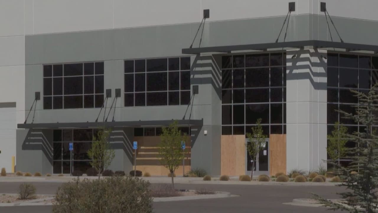 Gobernador de Utah respalda nuevo centro de detención, mientras manifestantes expresan rechazo