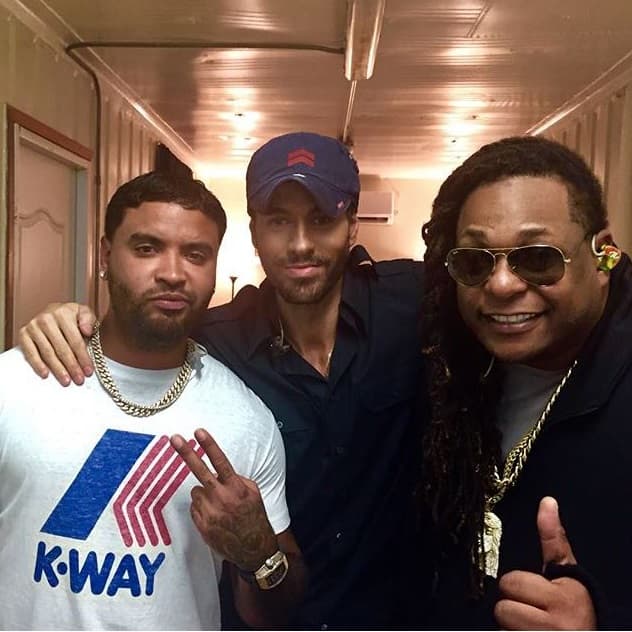 Otro de los famosos que compartió su convivencia con distintas celebridades fue el español Enrique Iglesias.