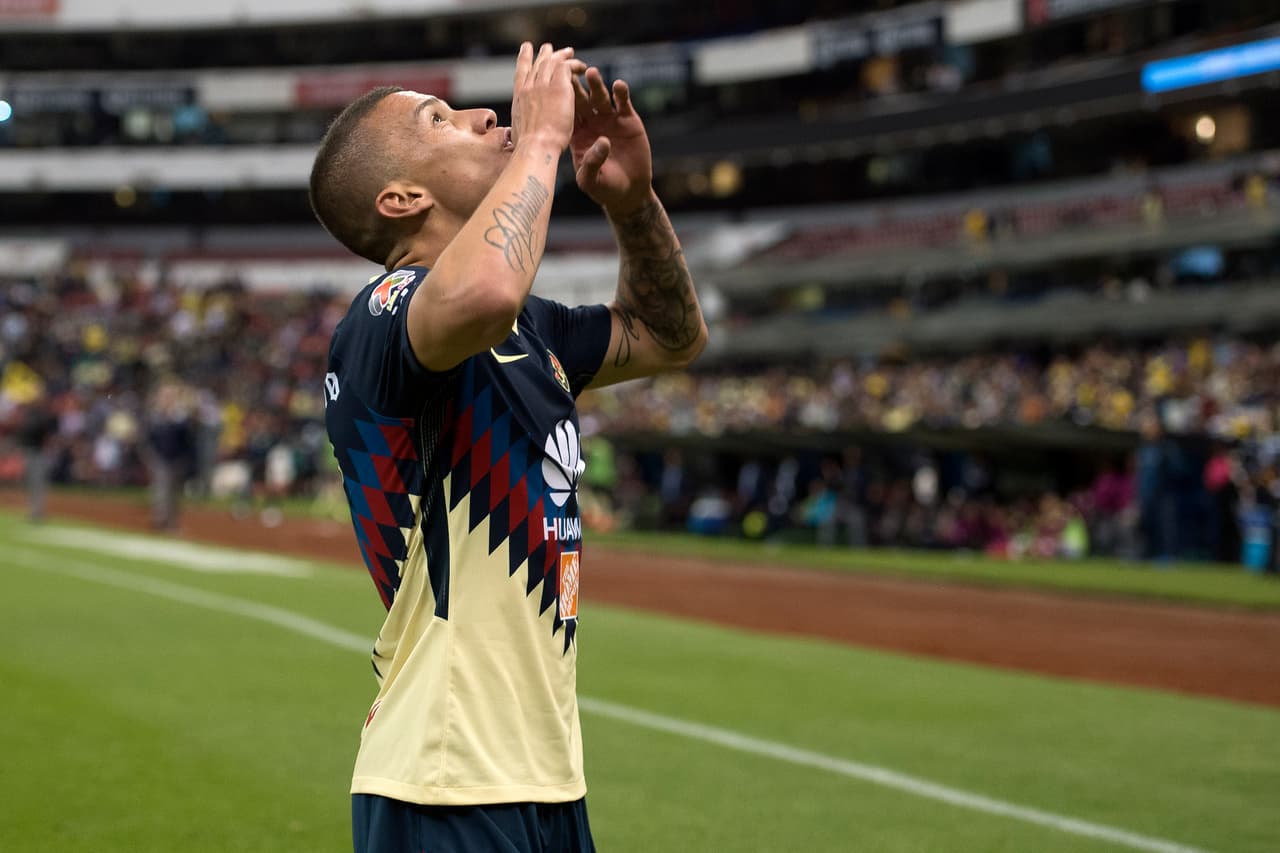 Para Mateus las cosas mejorarían al minuto 37 con su segundo gol de la jornada.