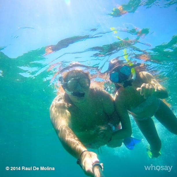 A Raúl le gusta vacacionar dos o tres veces al año en compañía de su esposa Mily y su hija Mia, y uno de sus lugares favoritos es Hawái, donde les gusta ir a practicar 'snorkel'.
<br>