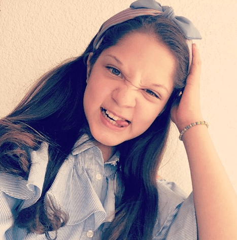 Camila Rivas también está de fiesta, sus actuaciones en '
<b>Una Familia de Diez</b>' siempre nos alegran el día. Con esta fotografía envió un mensaje a sus seguidores en Instagram: "Feliz Día del niño a todos mis Carnalitos y Carnalitas Los quiero !!"
<br>