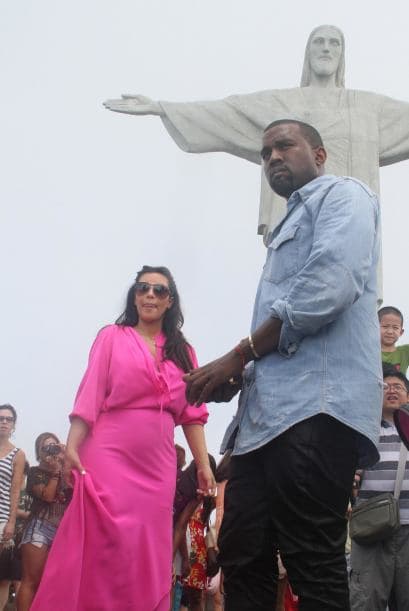 Viajó con Kanye West a Brasil.