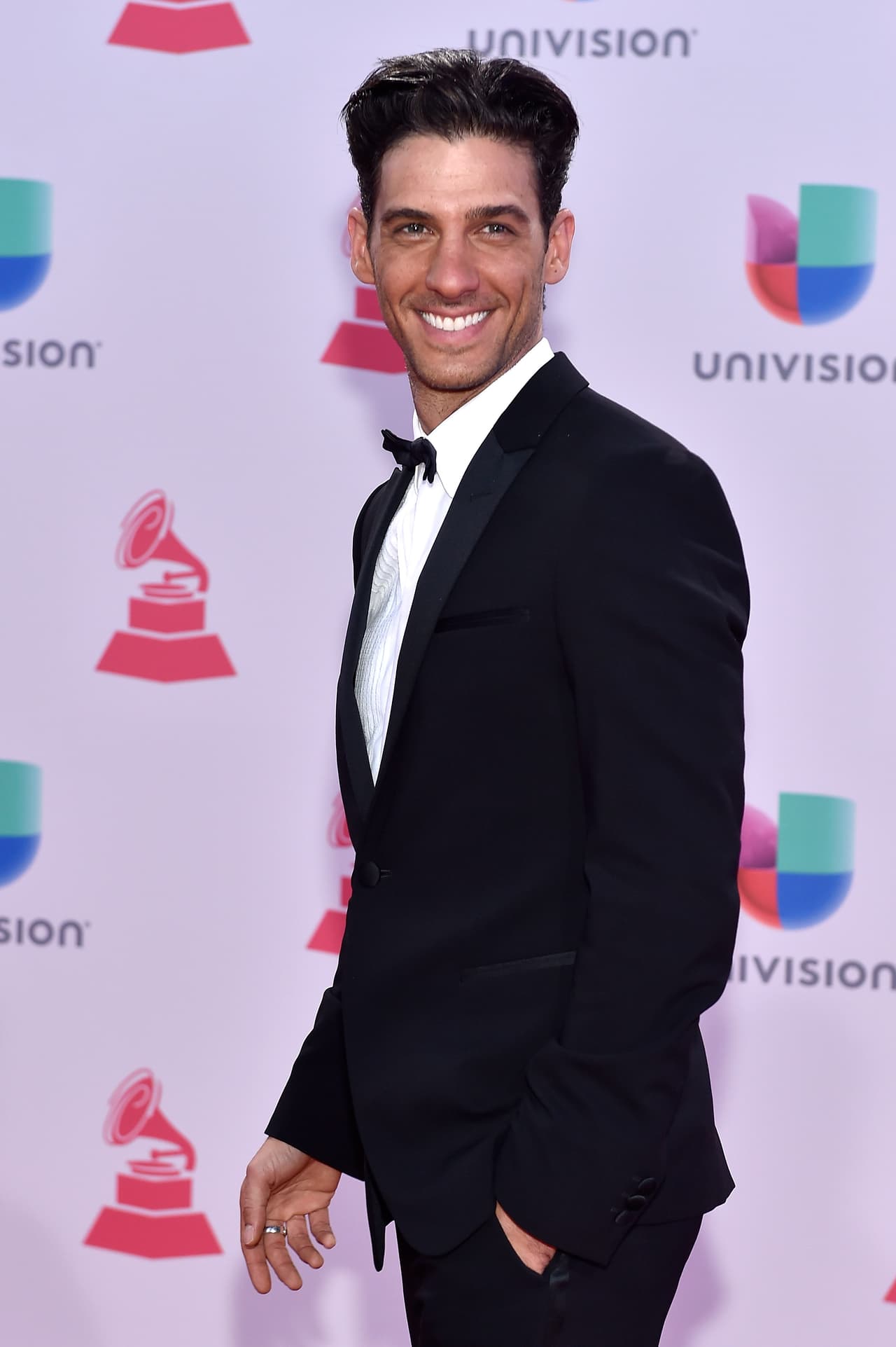 El actor Erick Elias también hizo acto de presencia en 2015 y regaló su mejor sonrisa.